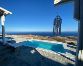 Villa with infinity pool and exceptional sea view